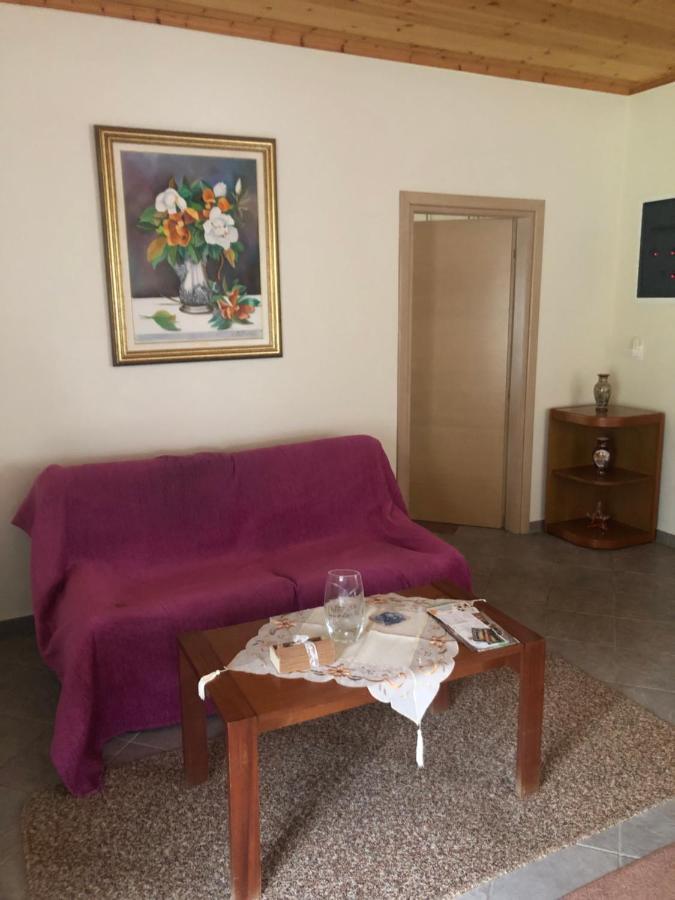 Chrysa'S House Apartment Aigio Exterior foto